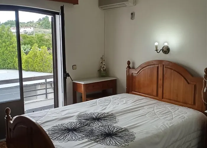 Residencial Sra. Da Lomba 3* Pinhanços